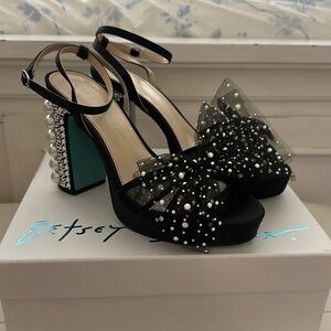 Betsey Johnson Black Pearl Bow Heals